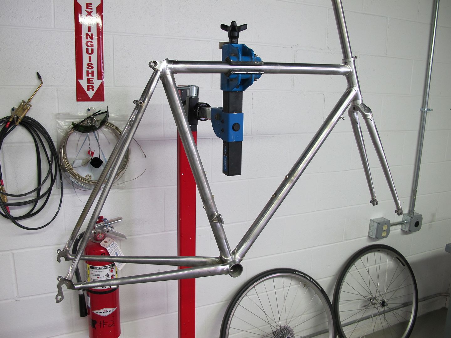 painting a steel bike frame